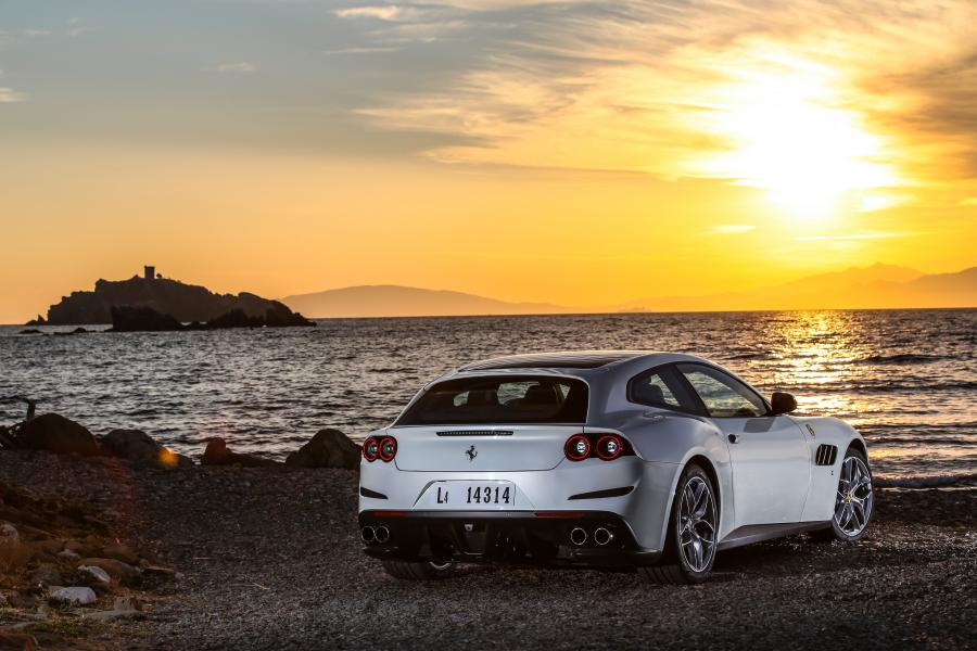  Ferrari GTC4Lusso T 2016 года  (фото 24 из 37)